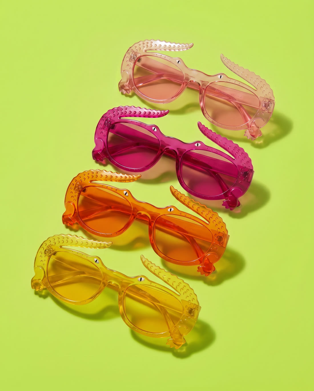 lacoste — gafas cocodrilo, fondo verde